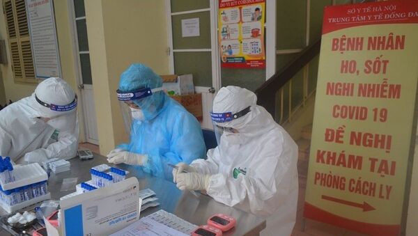 Xét nghiệm nhanh vi rút SARS - CoV-2 cho tiểu thương chợ đầu mối. - Sputnik Việt Nam