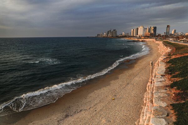 Quang cảnh bãi biển vắng tanh ở thành phố Jaffa, Israel - Sputnik Việt Nam