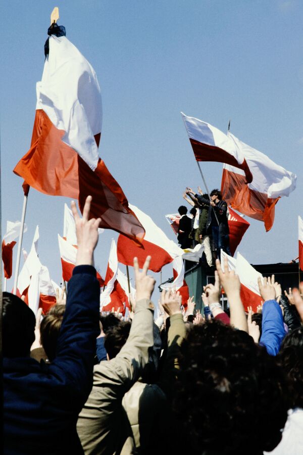 Những người biểu tình ngày 1 tháng Năm ở Warsaw, Ba Lan, 1982 - Sputnik Việt Nam