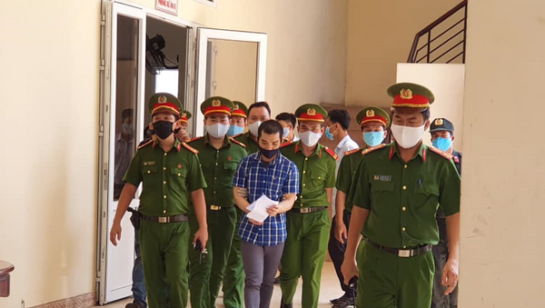 Bị cáo Trương Dương lĩnh 11 năm tù vì gây ra vụ nổ tại Cục thuế Bình Dương. - Sputnik Việt Nam