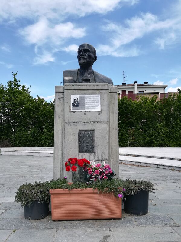 Tượng bán thân của V.I. Lenin tại thành phố Cavriago của Ý - Sputnik Việt Nam