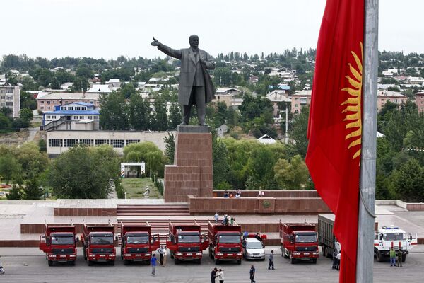 Tượng đài V.I. Lenin trên quảng trường thành phố Osh ở CH Kyrgyzstan - Sputnik Việt Nam