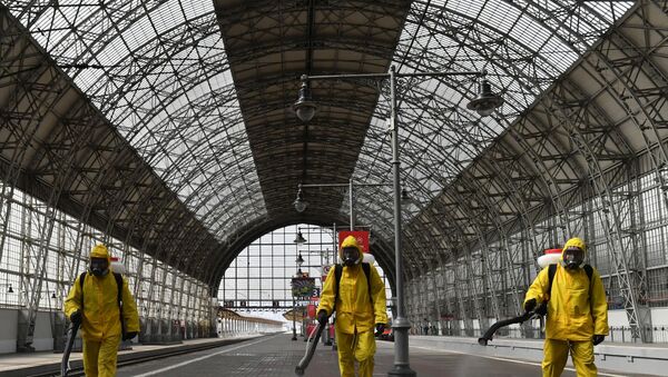 Khử trùng nhà ga đường sắt Kiev ở Moskva. - Sputnik Việt Nam