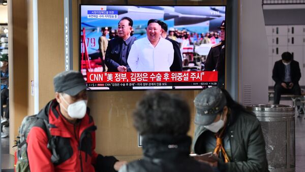 Mọi người theo dõi nhà lãnh đạo Triều Tiên Kim Jong-un, Seoul, Hàn Quốc - Sputnik Việt Nam