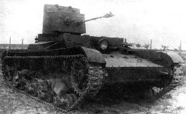 Xe tăng Liên Xô hạng nhẹ với súng phun lửa KhT-26 / BKhM-3 - Sputnik Việt Nam