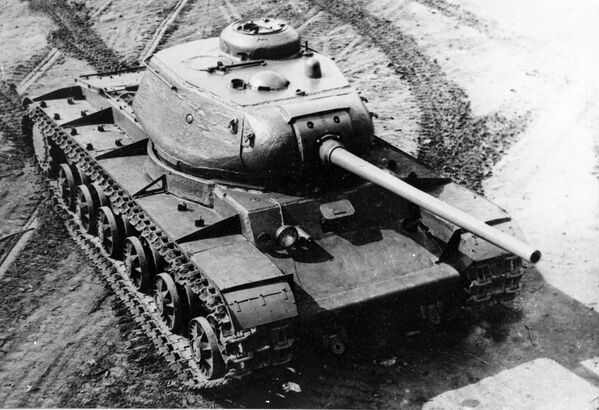 Xe tăng Liên Xô hạng nặng KV-85 thời Chiến tranh Vệ quốc Vĩ đại - Sputnik Việt Nam