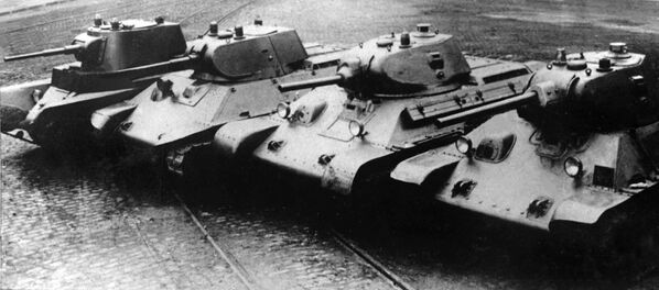 Chuỗi tiến hóa từ BT-7 đến T-34 - Sputnik Việt Nam