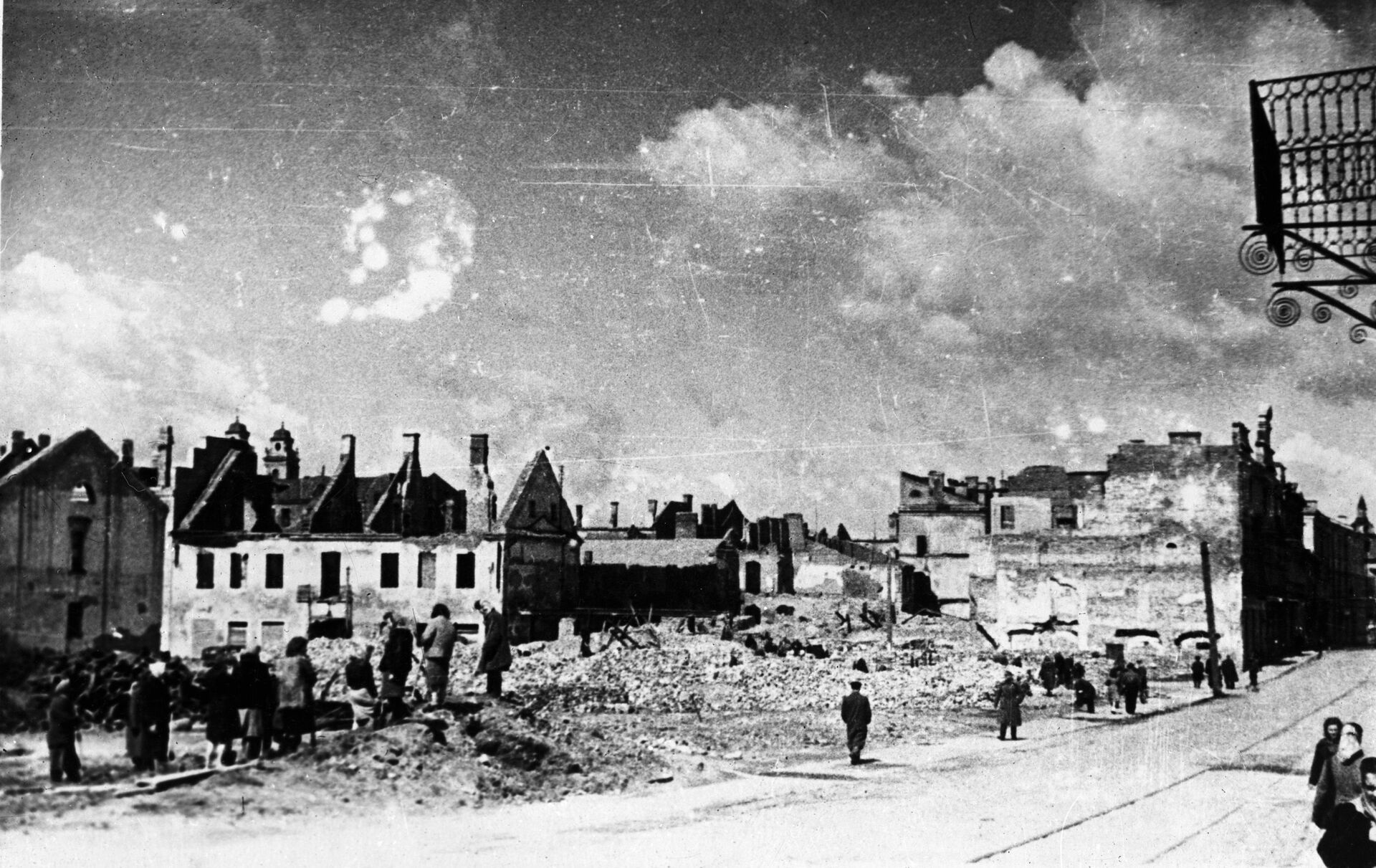 Đại lộ Lenin của thành phố Minsk bị quân xâm lược Đức Quốc xã phá hủy  - Sputnik Việt Nam, 1920, 22.06.2023