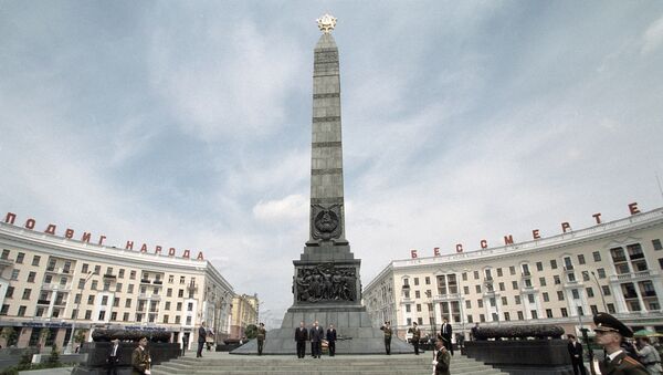 Đài tưởng niệm những người lính Hồng quân và du kích đã ngã xuống trong các trận đánh giải phóng Belarus trong Chiến tranh Vệ quốc vĩ đại, Minsk - Sputnik Việt Nam