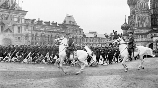 Cuộc duyệt binh trên Quảng trường Đỏ Moskva ngày 24 tháng 6 năm 1945 - Sputnik Việt Nam