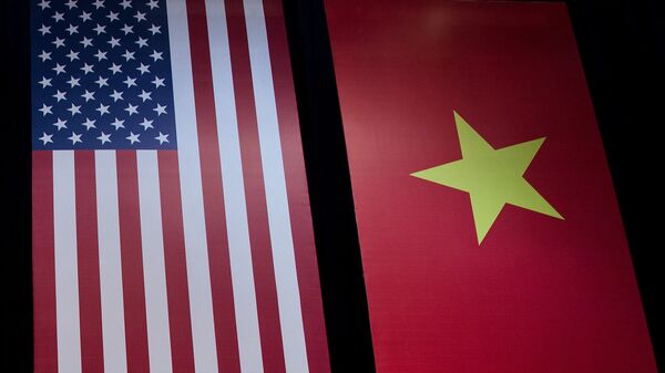 Cờ của Hoa Kỳ và Việt Nam - Sputnik Việt Nam