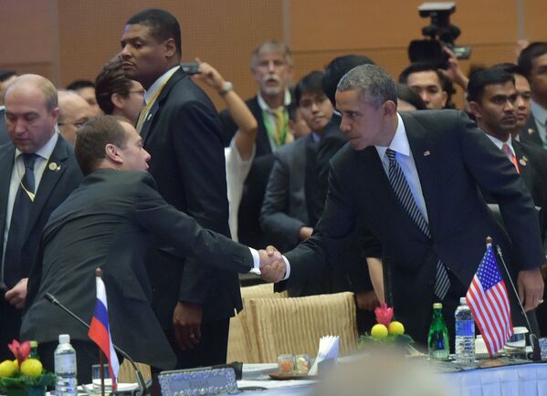 Thủ tướng Nga Dmitry Medvedev và Tổng thống Mỹ Barack Obama tại Hội nghị thượng đỉnh Đông Á lần thứ 10 ở Malaysia - Sputnik Việt Nam