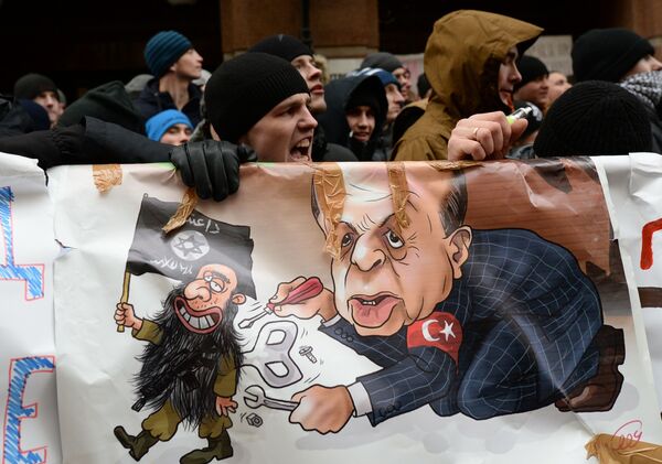 Những người tham gia phản đối hành động của Không quân Thổ Nhĩ Kỳ trước Đại sứ quán Thổ Nhĩ Kỳ tại Moskva - Sputnik Việt Nam