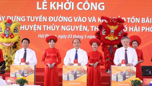 Thủ tướng Nguyễn Xuân Phúc và các đại biểu thực hiện nghi thức khởi công - Sputnik Việt Nam