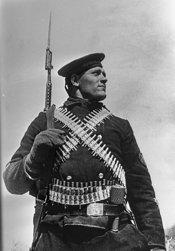 Chiến sĩ thủy quân lục chiến, người tham gia bảo vệ Sevastopol, Fedor Vidmira, 1941 - Sputnik Việt Nam
