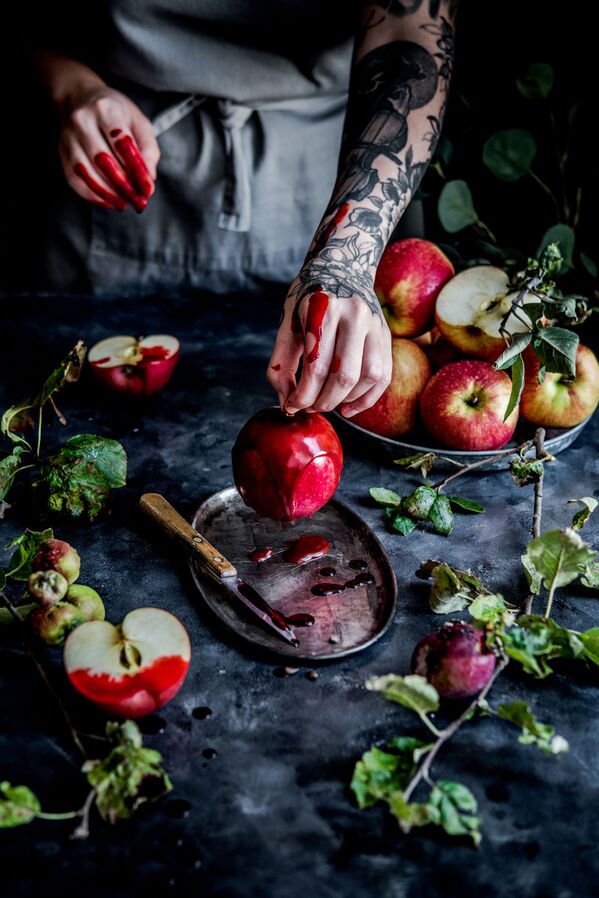 Ảnh Caramel Lady của nhiếp ảnh gia Ba Lan Diana Kowalchot, người chiến thắng trong hạng mục  Quả táo trong ngày, cuộc thi ảnh Pink Lady® Food Photographer of the Year 2020 - Sputnik Việt Nam