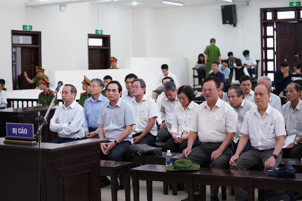 Vụ Vũ Nhôm thâu tóm đất vàng: Bắt giam hai cựu Chủ tịch Đà Nẵng ngay tại tòa Vụ Vũ Nhôm thâu tóm đất vàng: Bắt giam hai cựu Chủ tịch Đà Nẵng ngay tại tòa - Sputnik Việt Nam
