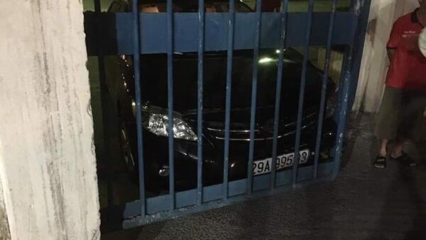  Chiếc xe tông vào cổng trong Khu công nghiệp - Sputnik Việt Nam