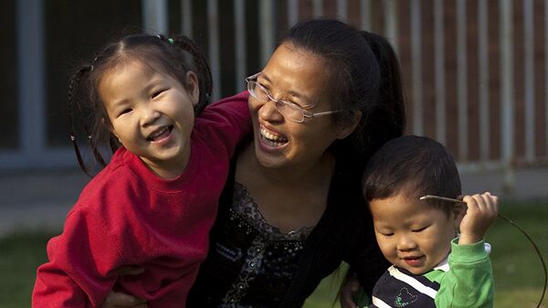 Mẹ cùng với hai con ở Trung Quốc - Sputnik Việt Nam