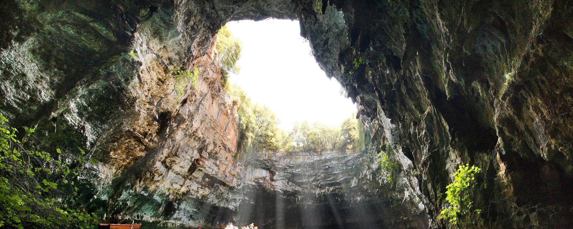 Hang Melissani ở Hy Lạp, cũng được gọi là hang động của nữ thần - Sputnik Việt Nam, 1920, 14.04.2024