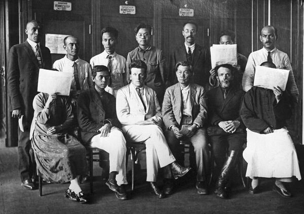 Có bao nhiêu phần đời Chủ tịch Hồ Chí Minh gắn với nước Nga? Có bao nhiêu phần đời Chủ tịch Hồ Chí Minh gắn với nước Nga? - Sputnik Việt Nam