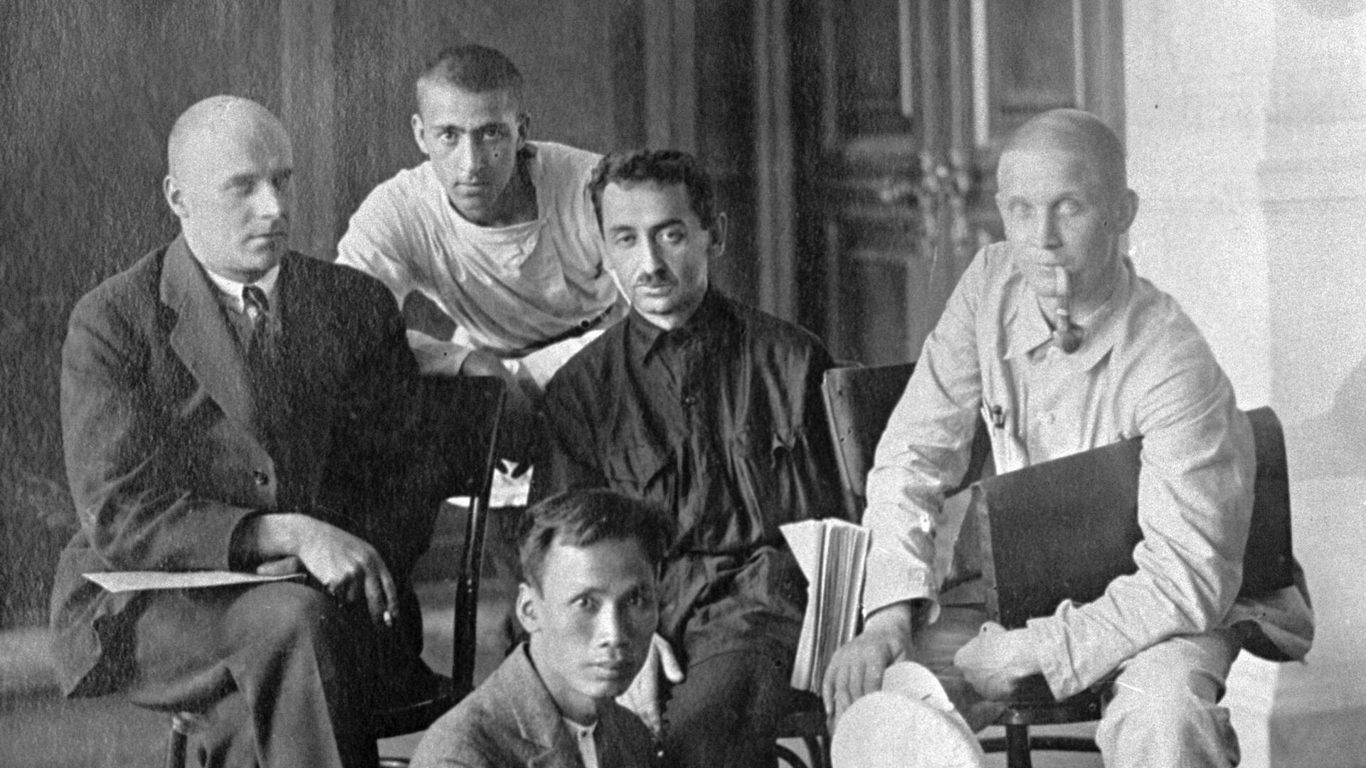 Nguyễn Ái Quốc cùng với các đại biểu dự Đại hội V của Quốc tế Cộng sản - Sputnik Việt Nam, 1920, 17.07.2023