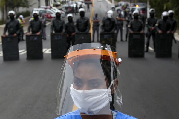 Cuộc biểu tình phản đối đòi hỏi hỗ trợ bổ sung trong cuộc chiến chống  coronavirus, Sao Paulo, Brazil - Sputnik Việt Nam