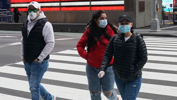 Người dân đeo mặt nạ y tế trên đường phố New York - Sputnik Việt Nam