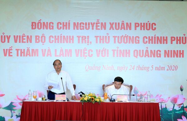 Thủ tướng Nguyễn Xuân Phúc cắt băng khai trương đường bao biển bên bờ vịnh Hạ Long Thủ tướng Nguyễn Xuân Phúc cắt băng khai trương đường bao biển bên bờ vịnh Hạ Long - Sputnik Việt Nam