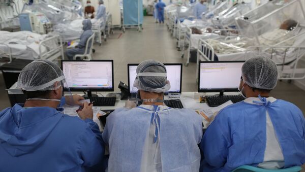 Các bác sĩ tại phòng chăm sóc đặc biệt tại Bệnh viện Gilberto Novaes ở Manaus, Brazil - Sputnik Việt Nam