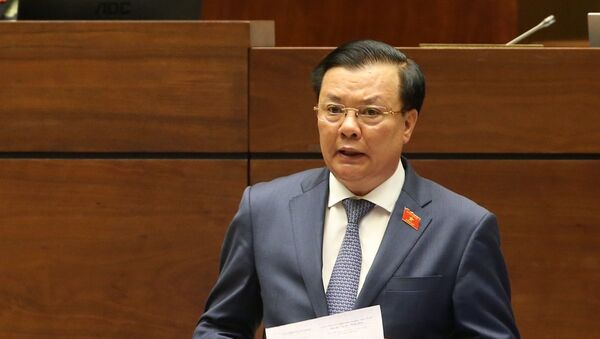 Bộ trưởng Bộ Tài chính Đinh Tiến Dũng giải trình làm rõ những vấn đề đại biểu Quốc hội nêu.  - Sputnik Việt Nam