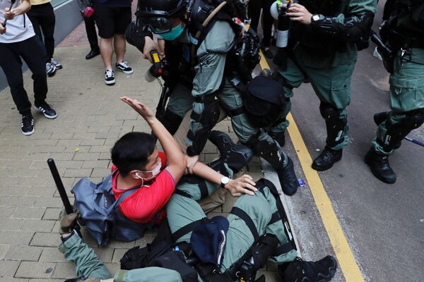 Cảnh sát trấn áp cuộc biểu tình chống Chính phủ ở Hồng Kông - Sputnik Việt Nam