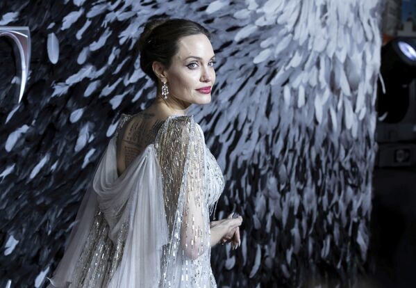 Nữ diễn viên Angelina Jolie tại buổi ra mắt phim ở London - Sputnik Việt Nam