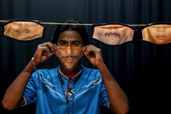 Người đàn ông đeo khẩu trang ở Chennai, Ấn Độ - Sputnik Việt Nam