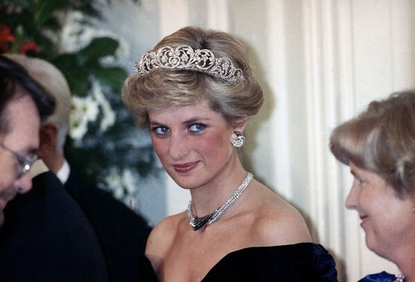 Công nương Diana trong dạ tiệc chiêu đãi vinh danh hoàng gia ở Bon, Đức, năm 1987 - Sputnik Việt Nam