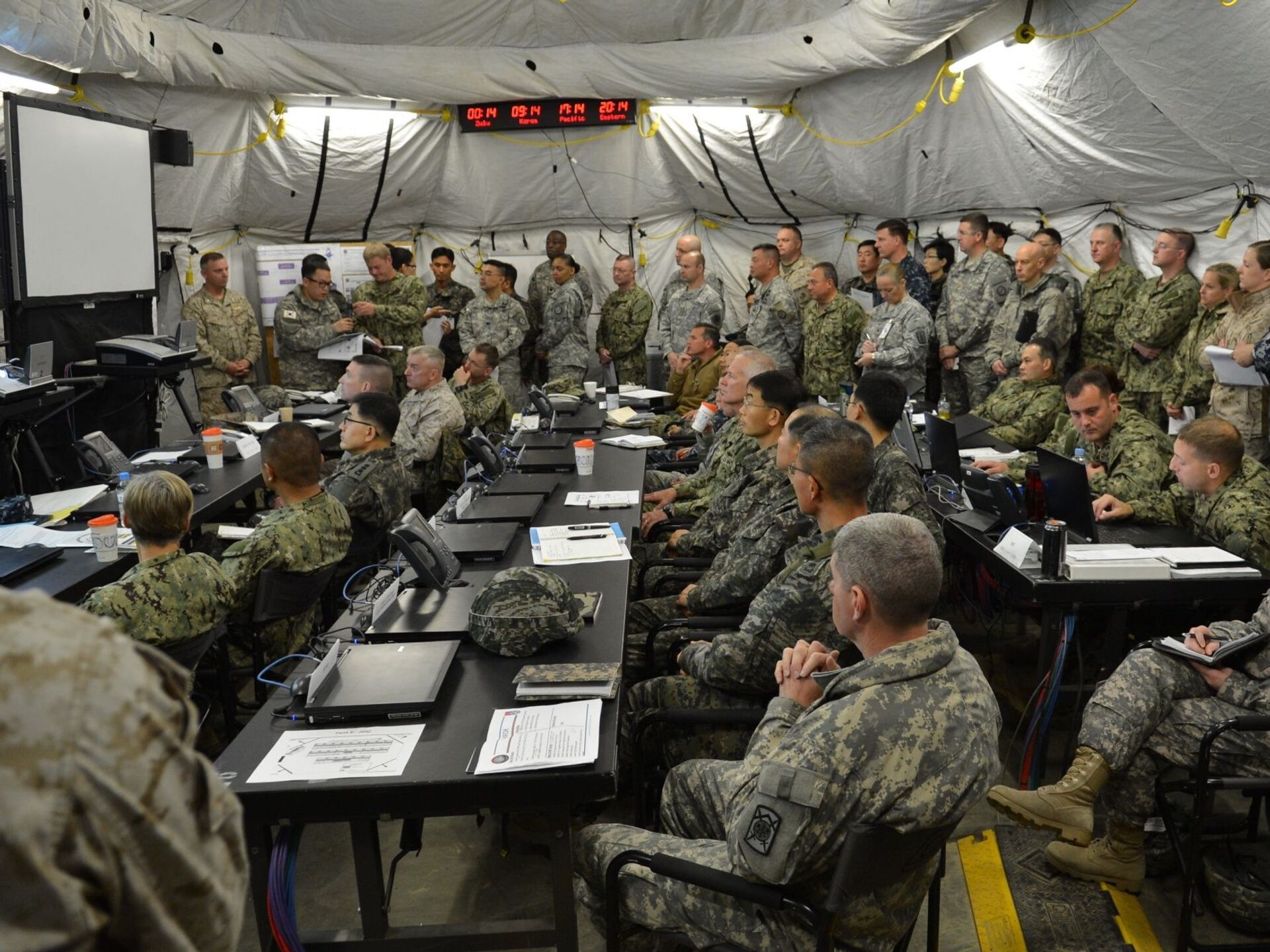 Военная операция направленная на. Военные учения Южной Кореи и США. Командный центр НАТО. Военные учения. Военные учения США.