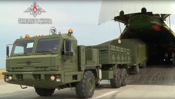 Cung cấp lô hàng gồm các cấu kiện của hệ thống S-400 do Nga sản xuất cho Thổ Nhĩ Kỳ. - Sputnik Việt Nam
