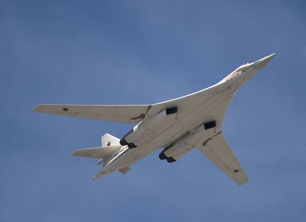 Máy bay ném bom - mang tên lửa chiến lược Tu-160 “Alexandr Novikov” - Sputnik Việt Nam