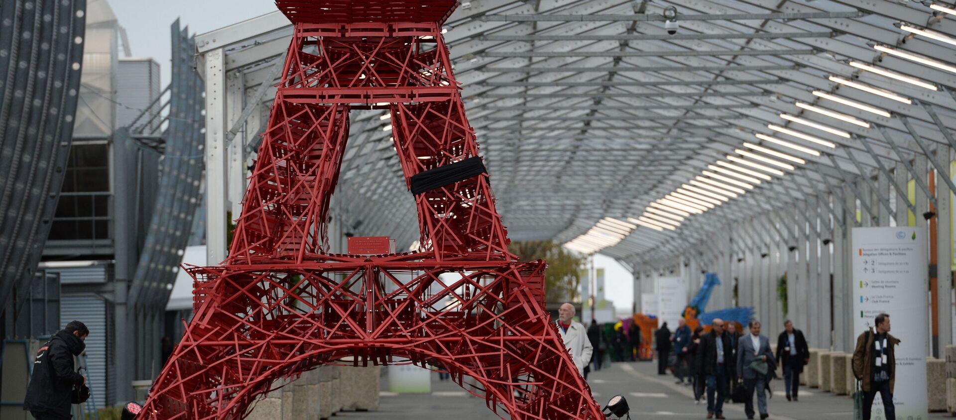 Bản sao tháp Eiffel ở Hội nghị thượng đỉnh về biến đổi khí hậu COP21 tại Paris - Sputnik Việt Nam, 1920, 23.04.2021