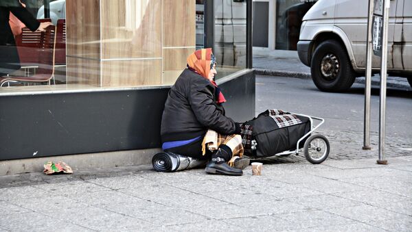 Một người vô gia cư trên đường phố. - Sputnik Việt Nam