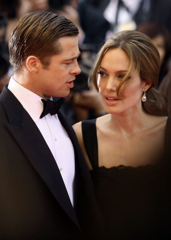 Diễn viên Angelina Jolie và Brad Pitt trên thảm đỏ Liên hoan phim Cannes - Sputnik Việt Nam
