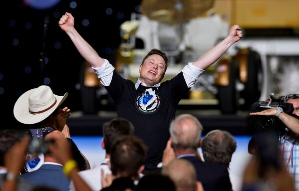 Người sáng lập công ty SpaceX Elon Musk sau khi phóng tên lửa Falcon 9 - Sputnik Việt Nam