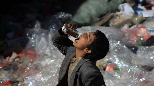 Cậu bé Yemen tại bãi rác ở Sana'a. - Sputnik Việt Nam