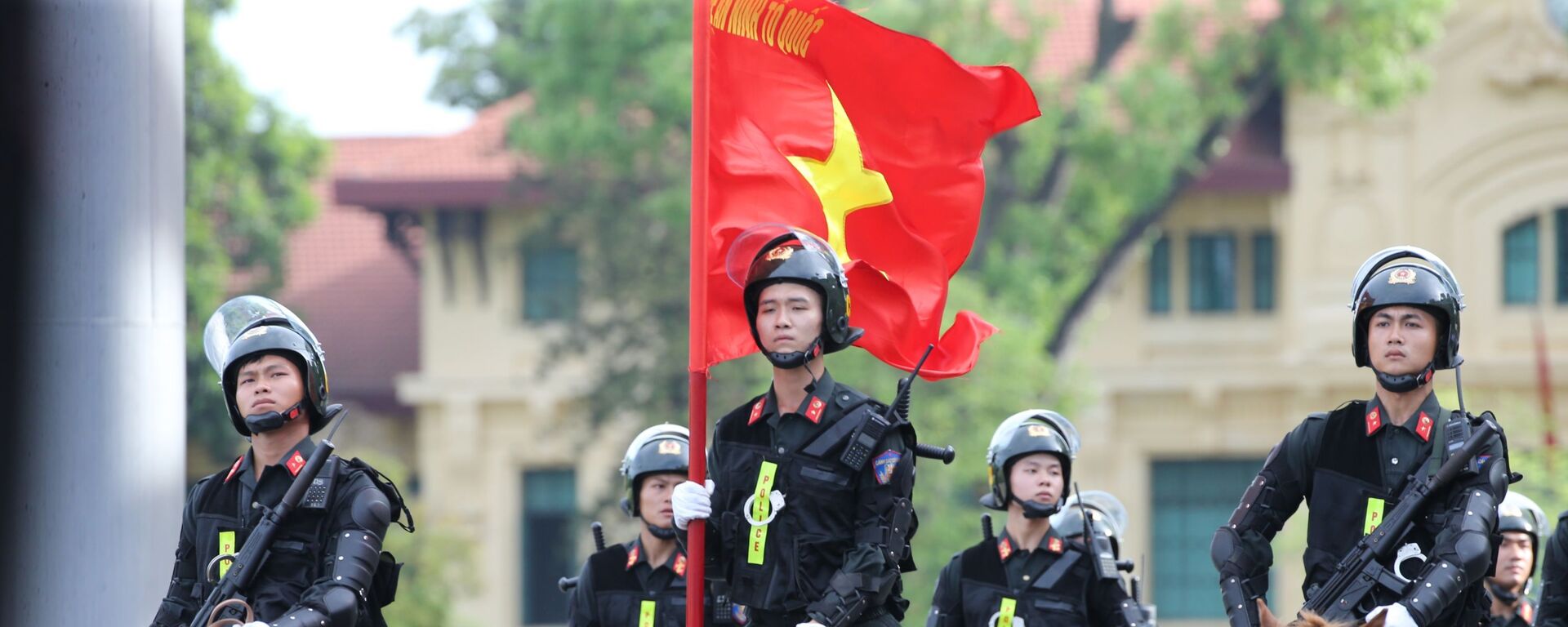 Lực lượng Cảnh sát cơ động kỵ binh diễu hành. - Sputnik Việt Nam, 1920, 08.06.2020
