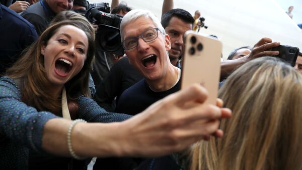 CEO Tim Cook của Apple về selfie nhóm - Sputnik Việt Nam