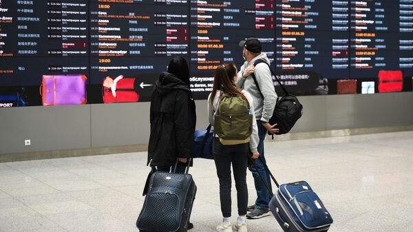 Người dân tại sân bay Sheremetyevo ở Moscow - Sputnik Việt Nam