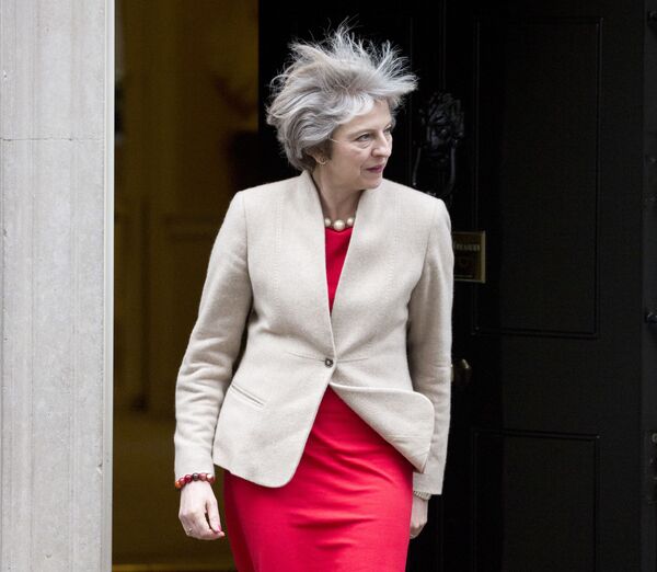 Thủ tướng Anh Theresa May tại phố Downing ở London, 2017 - Sputnik Việt Nam