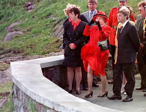 Nữ hoàng Elizabeth II của Vương quốc Anh bên Đại Tây Dương, 1997 - Sputnik Việt Nam