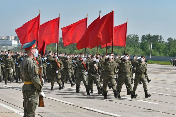 Cuộc tập dượt diễu binh kỷ niệm 75 năm Chiến thắng ở thao trường Alabino, ngoại ô Moskva - Sputnik Việt Nam