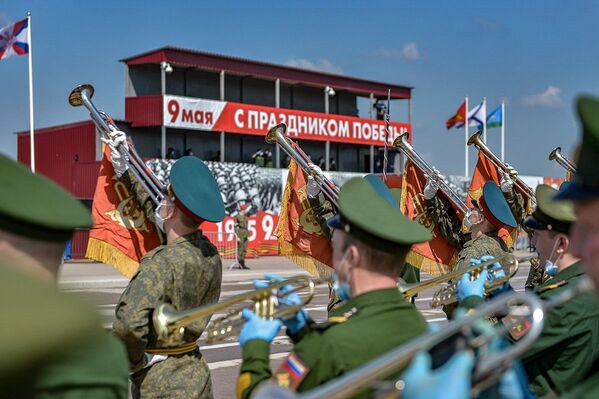 Cuộc tập dượt diễu binh kỷ niệm 75 năm Chiến thắng ở thao trường Alabino, ngoại ô Moskva - Sputnik Việt Nam